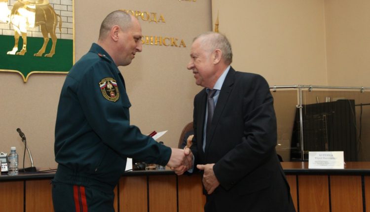 Тефтелева и замов наградили медалями МЧС